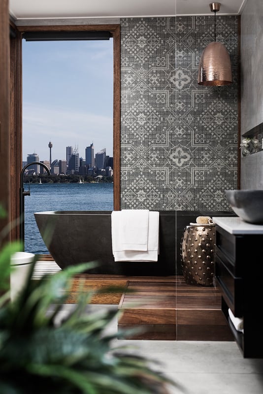 The travelling hotel room's bath