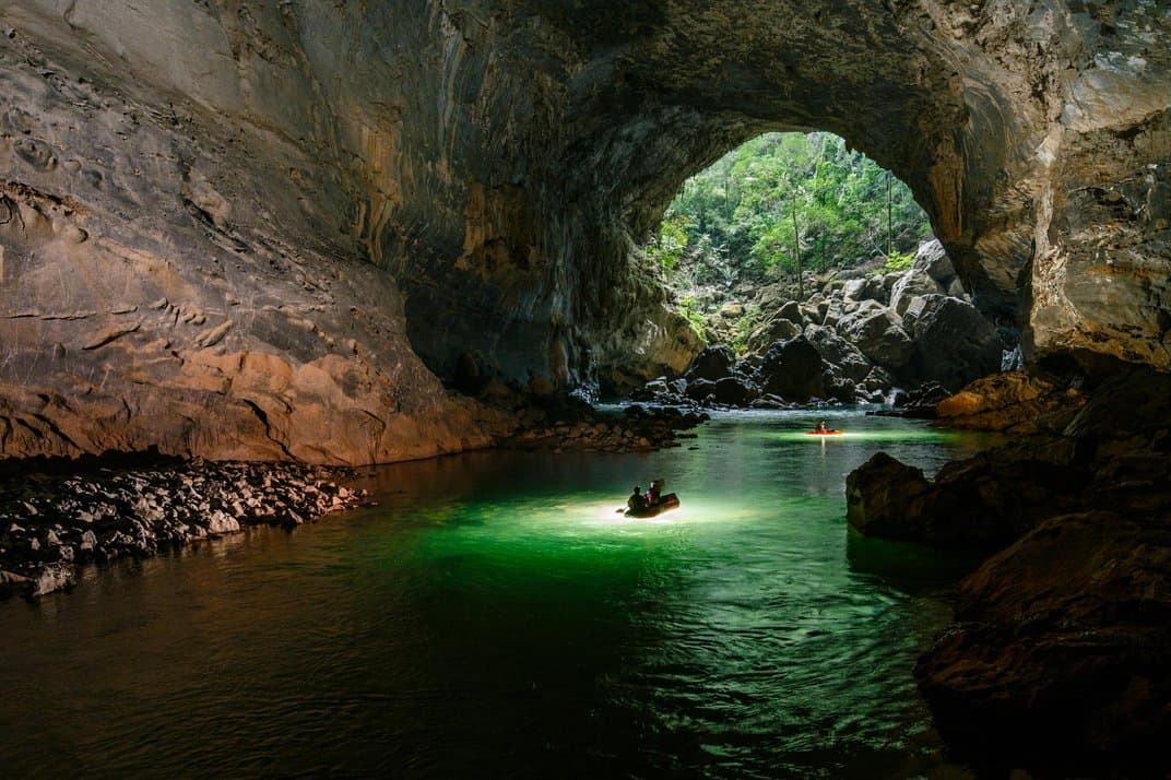 Ryan Deboodt visited the cave on a kayak Tham Khoun Xe, Laos 1