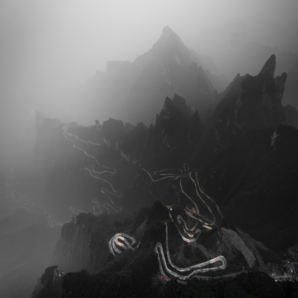 roads on Tianmen Mountain
