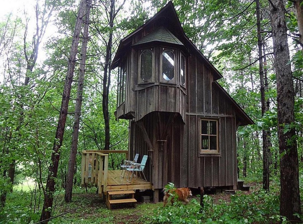 maybe a bit creepy, but what a cool cabin in the woods! Source IG @tinyhousemovement