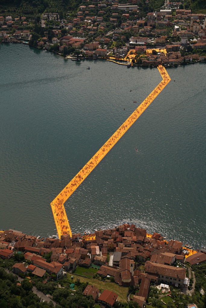 People visiting The Floating Piers, Lake Iseo, Italy. Photo Wolfgang Volz 5