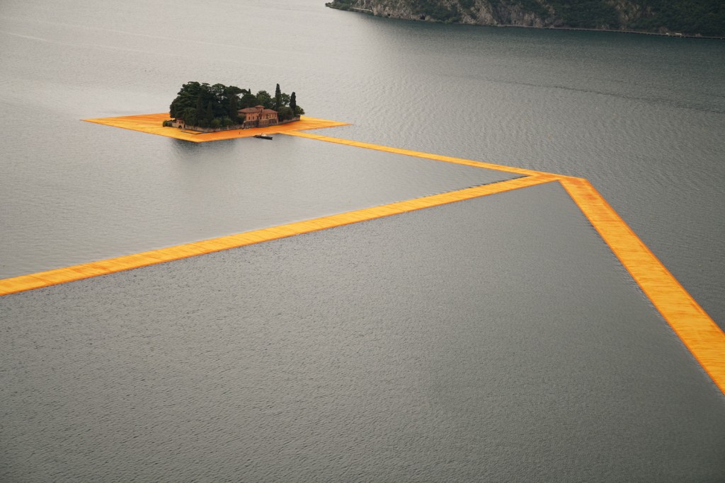 THE FLOATING PIERS, LAKE ISEO, ITALY. Photo Wolfgang Volz 3