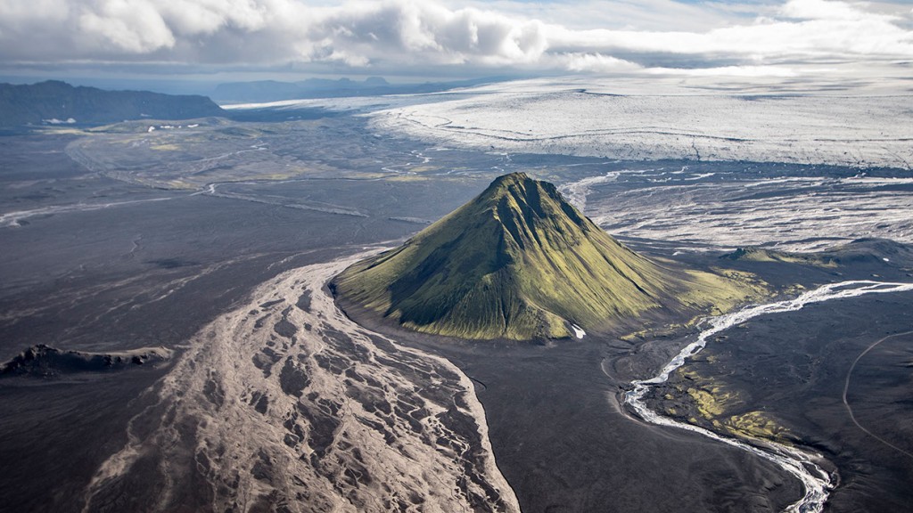 scenic-flight-over-unspoiled-natural-wonders-of-iceland-9