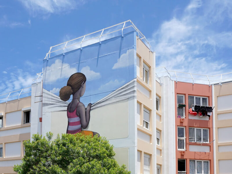 Seth GlobePainter bulding painting in Reunion