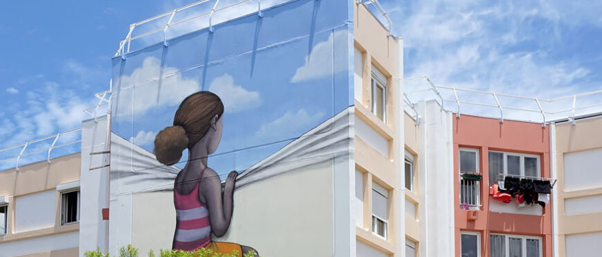 Seth GlobePainter bulding painting in Reunion