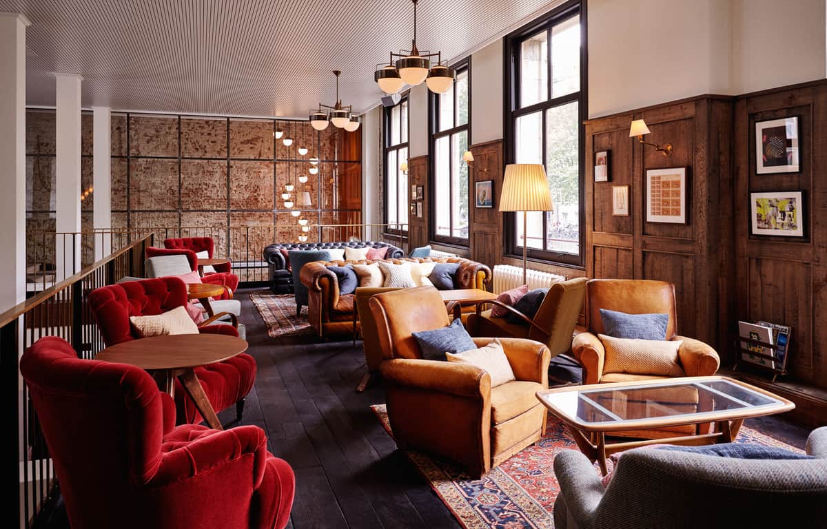 During the day, the café is a place to meet, relax or work, and from Thursday to Sunday the bar plays host to local DJ talent.