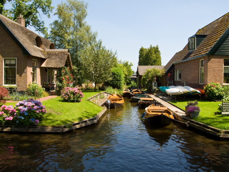 Wanderful village of Giethoorn
