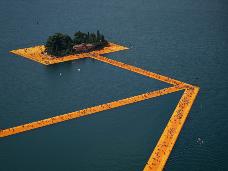 People visiting The Floating Piers, Lake Iseo, Italy. Photo Wolfgang Volz 2