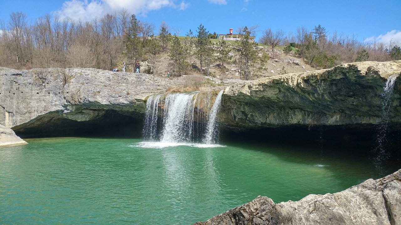 Zarecki Krov Waterfall