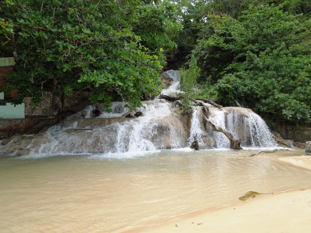 Dunn’s River Falls Beach